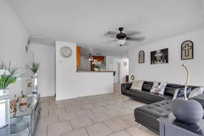 2721 NE 8th Ave, Pompano Beach, FL 33064 - Photo 4