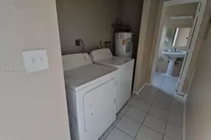 954 SW 74th Ave, North Lauderdale, FL 33068 - Photo 22