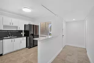 359 Lakeview Dr, Weston, FL 33326 - Photo 4