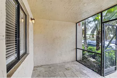 359 Lakeview Dr #102, Weston, FL 33326 - Photo 2