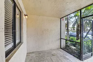 359 Lakeview Dr, Weston, FL 33326 - Photo 2