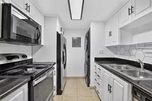 220 Lakeview Dr, Weston, FL 33326 - Photo 10