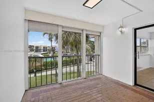 220 Lakeview Dr, Weston, FL 33326 - Photo 30