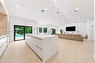 402 SW 200th Terrace, Pembroke Pines, FL 33029 - Photo 12