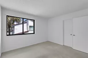 860 NW 106th Ave, Miami, FL 33172 - Photo 14