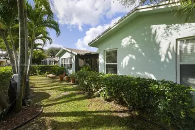 10308 Greenbriar Ct, Boca Raton, FL 33498 - Photo 4