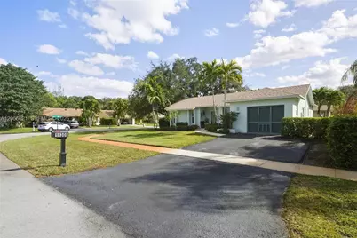 10308 Greenbriar Ct, Boca Raton, FL 33498 - Photo 2