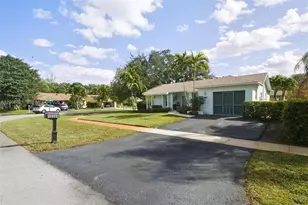 10308 Greenbriar Ct, Boca Raton, FL 33498 - Photo 2
