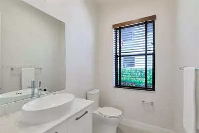 8217 NW 46th St, Doral, FL 33166 - Photo 10
