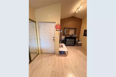 2880 N Oakland Forest Dr #313, Oakland Park, FL 33309 - Photo 4