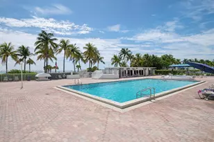 5005 Collins Ave, Miami Beach, FL 33140 - Photo 14