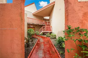 10245 NW 9th St Cir, Miami, FL 33172 - Photo 4