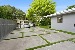1215 NE 110th St, Miami, FL 33161 - Photo 24