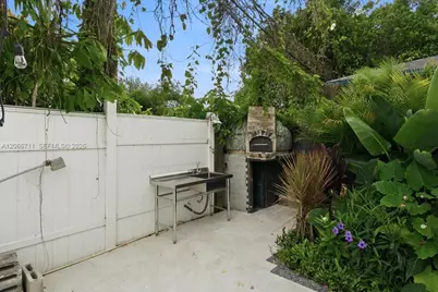 1215 NE 110th St, Miami, FL 33161 - Photo 26