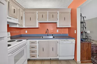 2811 Somerset Dr #405, Lauderdale Lakes, FL 33311 - Photo 18