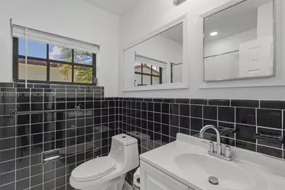 11621 NW 58th Pl #0, Hialeah, FL 33012 - Photo 8