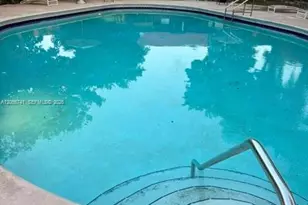 780 NE 199th St, Miami, FL 33179 - Photo 2