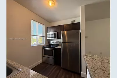 540 NW 7th St #35, Miami, FL 33136 - Photo 4