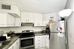 9427 Fontainebleau Blvd, Miami, FL 33172 - Photo 2