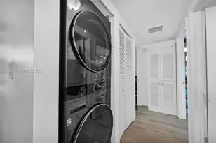 900 SW 8th St, Miami, FL 33130 - Photo 22