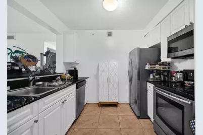 900 SW 8th St #908, Miami, FL 33130 - Photo 12