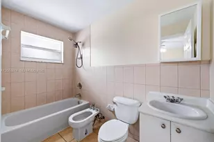 3072 NW 14th St, Miami, FL 33125 - Photo 12