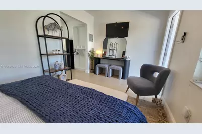 338 Roosevelt St #1002, Hollywood, FL 33019 - Photo 4