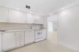 210 Sea View Dr, Key Biscayne, FL 33149 - Photo 14
