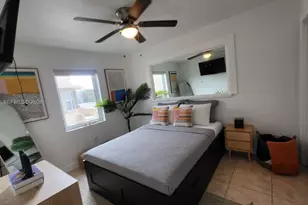338 Roosevelt St, Hollywood, FL 33019 - Photo 2