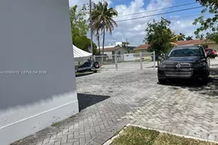 9010 SW 25th St, Miami, FL 33165 - Photo 16