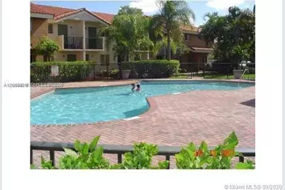 560 NW 82nd Pl #305, Miami, FL 33126 - Photo 4