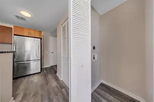 300 S Biscayne Blvd, Miami, FL 33131 - Photo 6