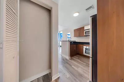 300 S Biscayne Blvd #T-2911, Miami, FL 33131 - Photo 2