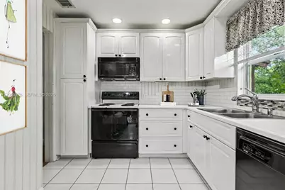 139 Essex Rd #4-28, Hollywood, FL 33024 - Photo 6
