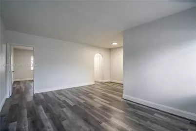 7911 Abbott Ave #7, Miami Beach, FL 33141 - Photo 4