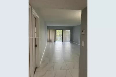 230 Lakeview Dr #209, Weston, FL 33326 - Photo 2