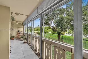 800 NE 195th St, Miami, FL 33179 - Photo 10