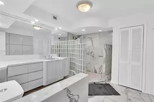 800 NE 195th St, Miami, FL 33179 - Photo 38