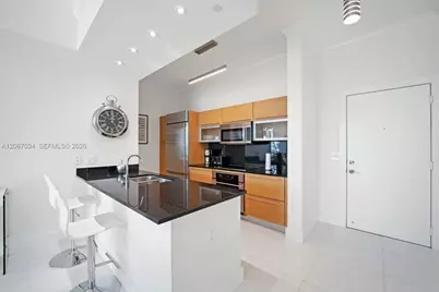 950 Brickell Bay Dr #4600, Miami, FL 33131 - Photo 4