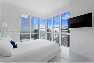 950 Brickell Bay Dr #4600, Miami, FL 33131 - Photo 8