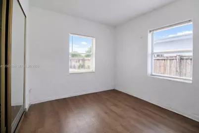 915 SW 9th Ct, Miami, FL 33130 - Photo 8