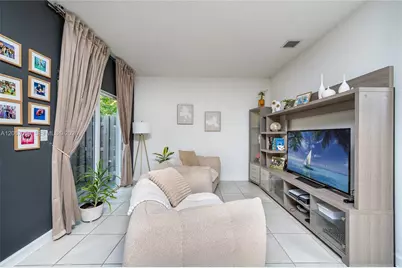 1116 SE 26th Ter, Homestead, FL 33035 - Photo 8