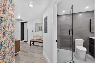 55 SE 6th St, Miami, FL 33131 - Photo 24