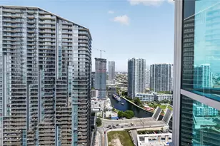 55 SE 6th St, Miami, FL 33131 - Photo 28
