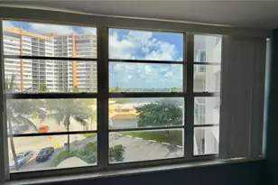 1351 NE Miami Gardens Dr, Miami, FL 33179 - Photo 12