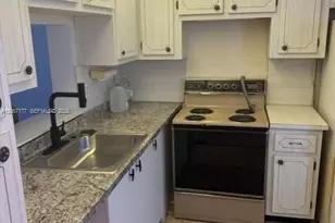 619 NE 14th Ave, Hallandale Beach, FL 33009 - Photo 4