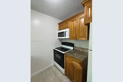 1746 N 3rd Ave N #10, Lake Worth, FL 33460 - Photo 2