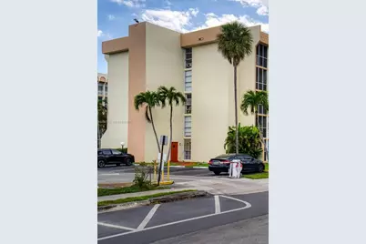 2000 Atlantic Shores Blvd #111, Hallandale Beach, FL 33009 - Photo 4