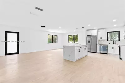 14171 SW 37th Ct, Davie, FL 33330 - Photo 8