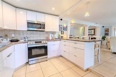 990 W 56th St, Hialeah, FL 33012 - Photo 14
